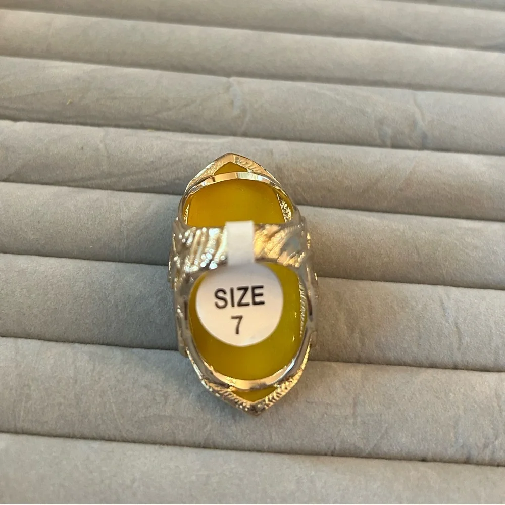 Kendra Scott yellow‎ and gold ring size 7